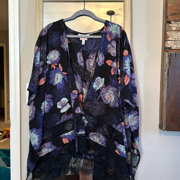 EUC Nursing Cover Up Top - Picture 2 of 9